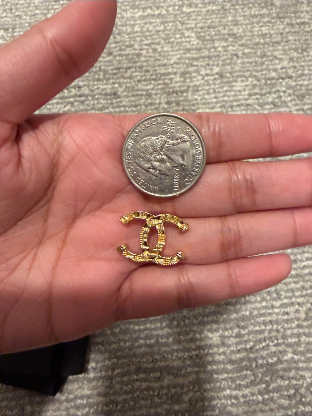 Chanel CC Stud Earrings in Gold - Picture 3 of 7